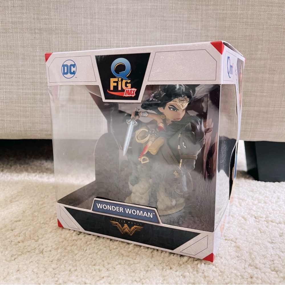 🌹 Wonder Woman Collectible Figurine